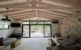 Stablus House